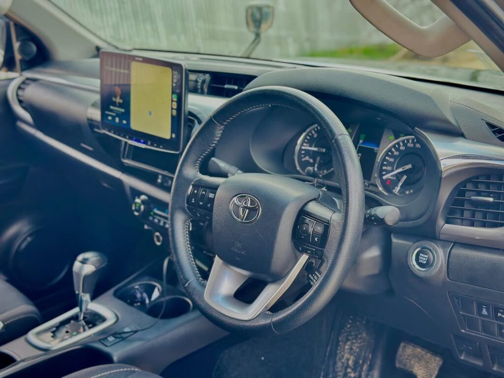 Toyota Hilux bei poa sokoni Dar es Salaam Tanzania