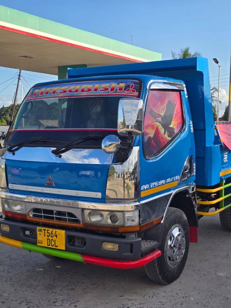 Price Mitsubishi Canter 2005 for Sale in Dar es Salaam