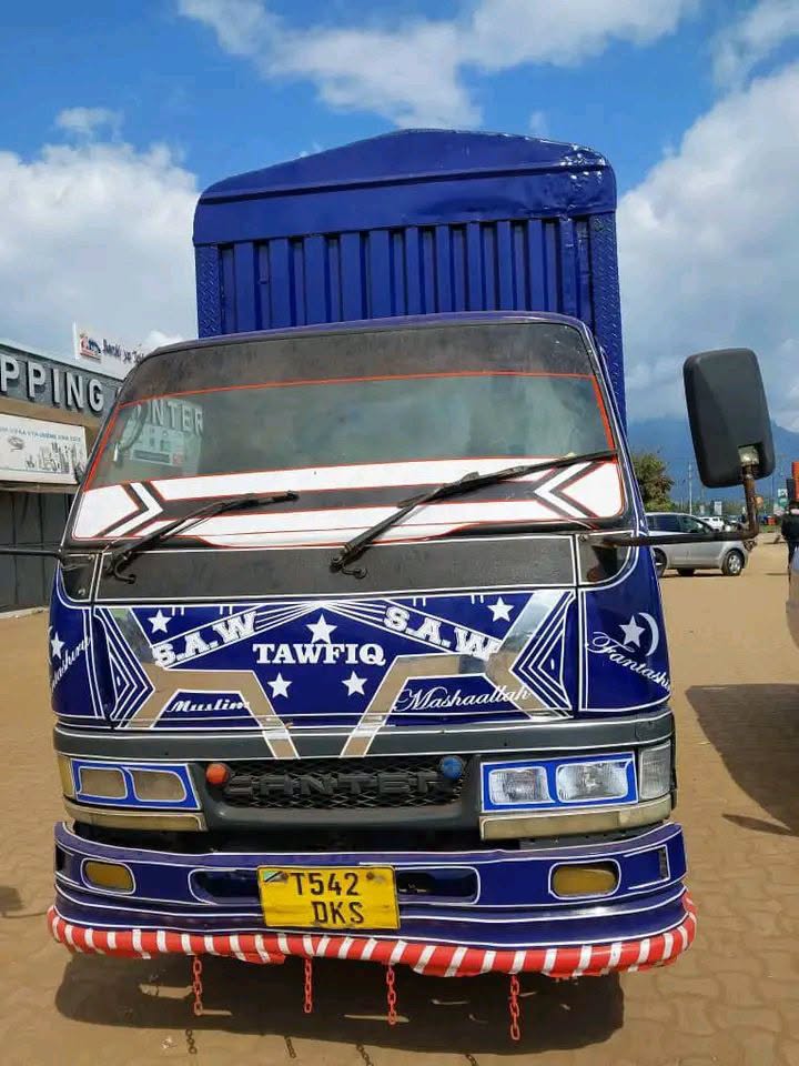 Mitsubishi Canter bei poa sokoni Njombe Tanzania