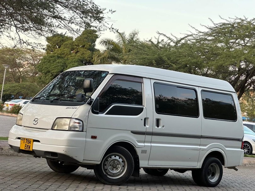 Mazda Bongo bei poa sokoni Dar es Salaam Tanzania