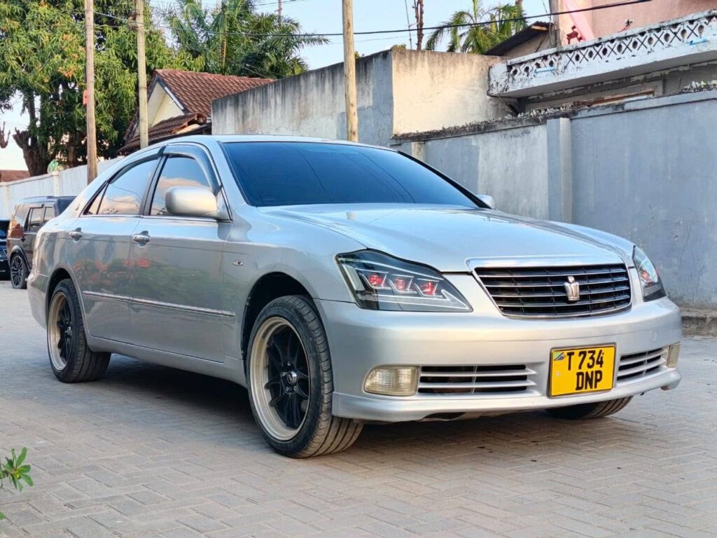 Toyota Crown bei poa sokoni Dar es Salaam Tanzania