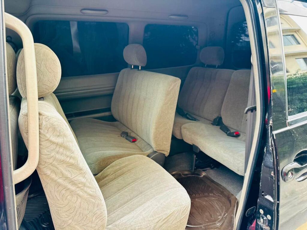 Magari Sokoni Toyota Noah ya Bei Poa 2000