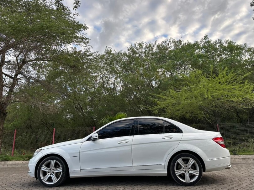 Bei ya Benz C-Class 2010 Sokoni Dar es Salaam Tanzania