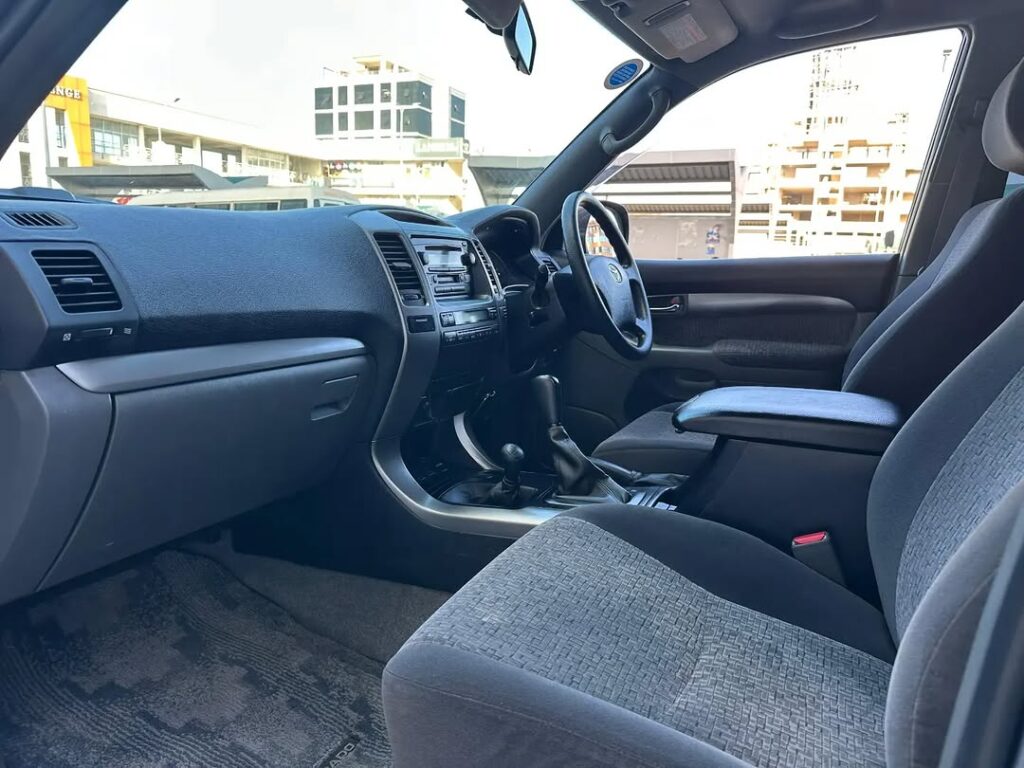 Toyota Land Cruiser Prado bei poa sokoni Dar es Salaam Tanzania