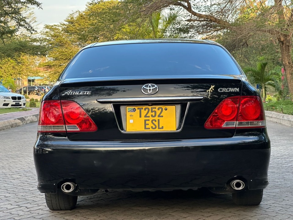 Price Toyota Crown 2004 for Sale in Dar es Salaam