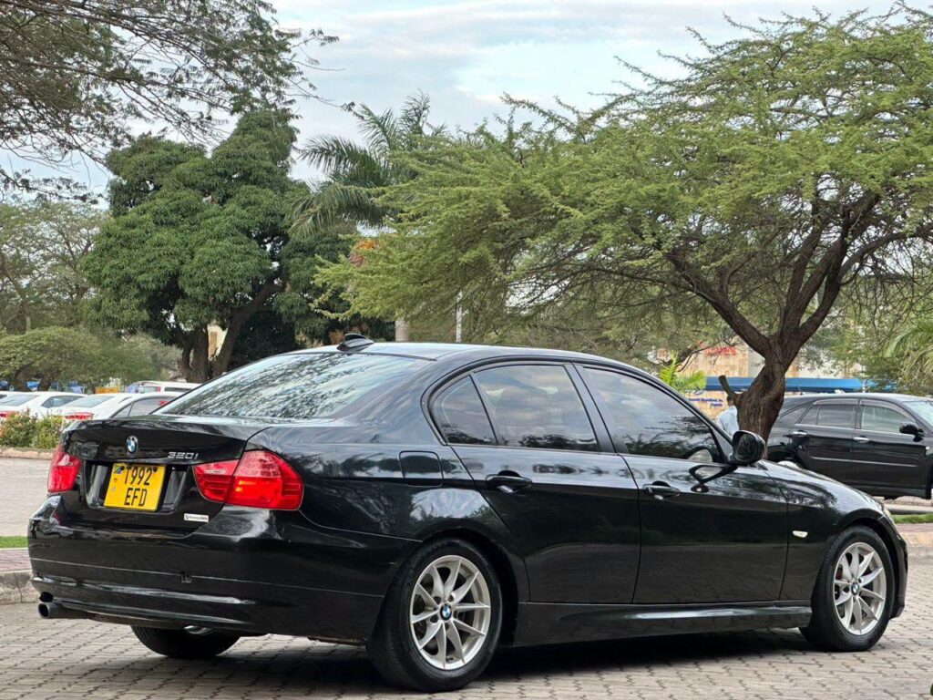 BMW 3 Series bei poa sokoni Dar es Salaam Tanzania