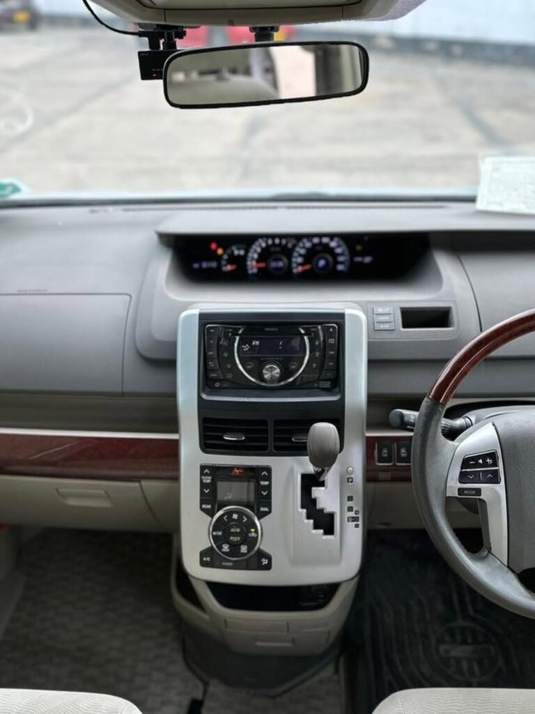 Used Toyota Noah 2011 for Sale in Dar es Salaam