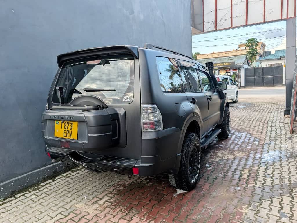 Magari Used Mitsubishi Pajero 2007 Dar es Salaam Tanzania
