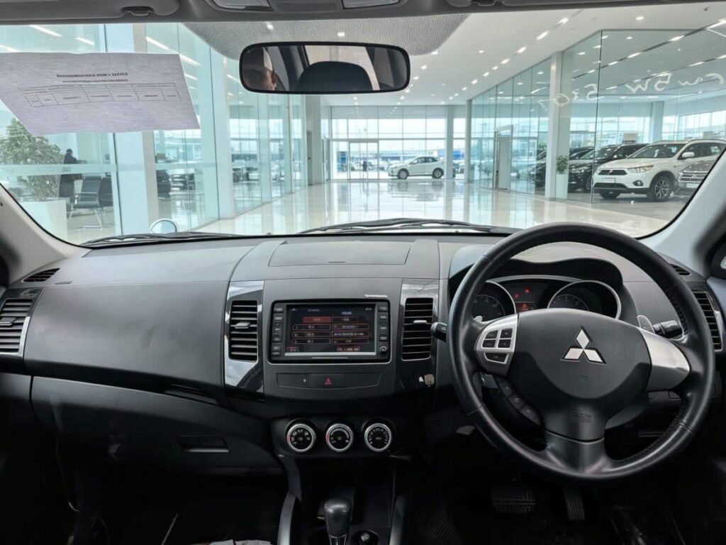 Magari Sokoni Mitsubishi Outlander ya Bei Poa 2009
