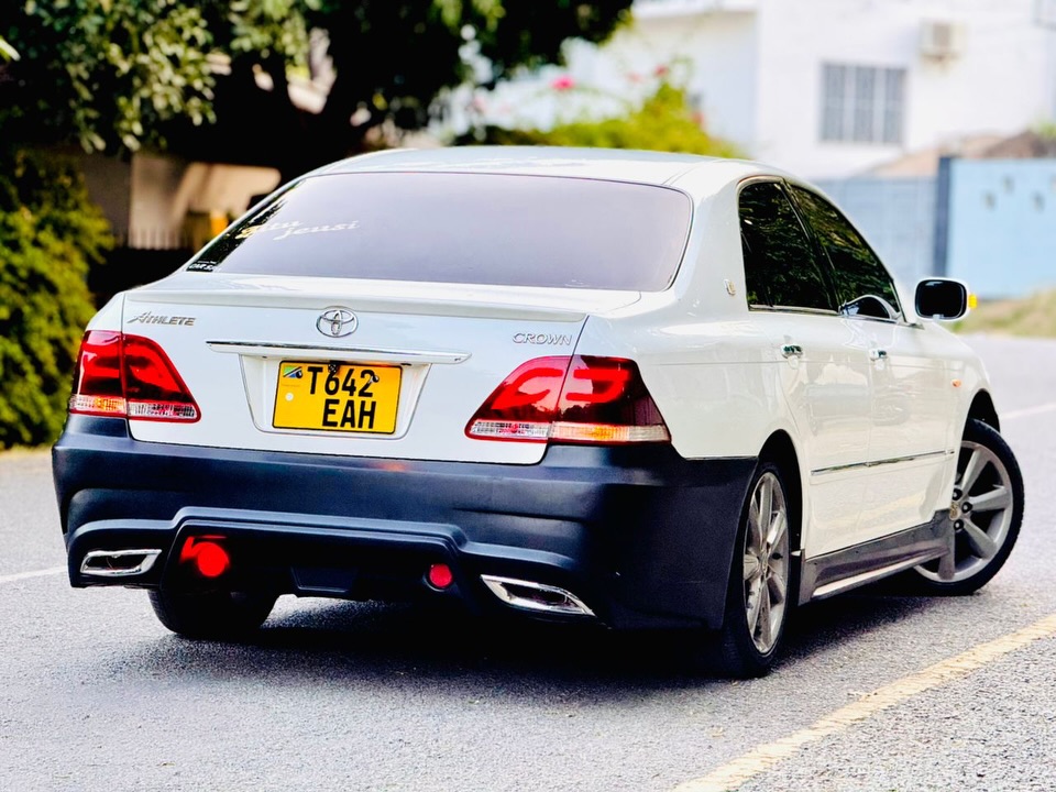 Toyota Crown bei poa sokoni Mwanza Tanzania