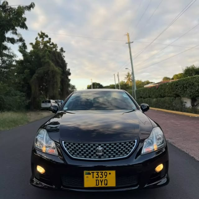Magari Used Toyota Crown 2009 Dar es Salaam Tanzania