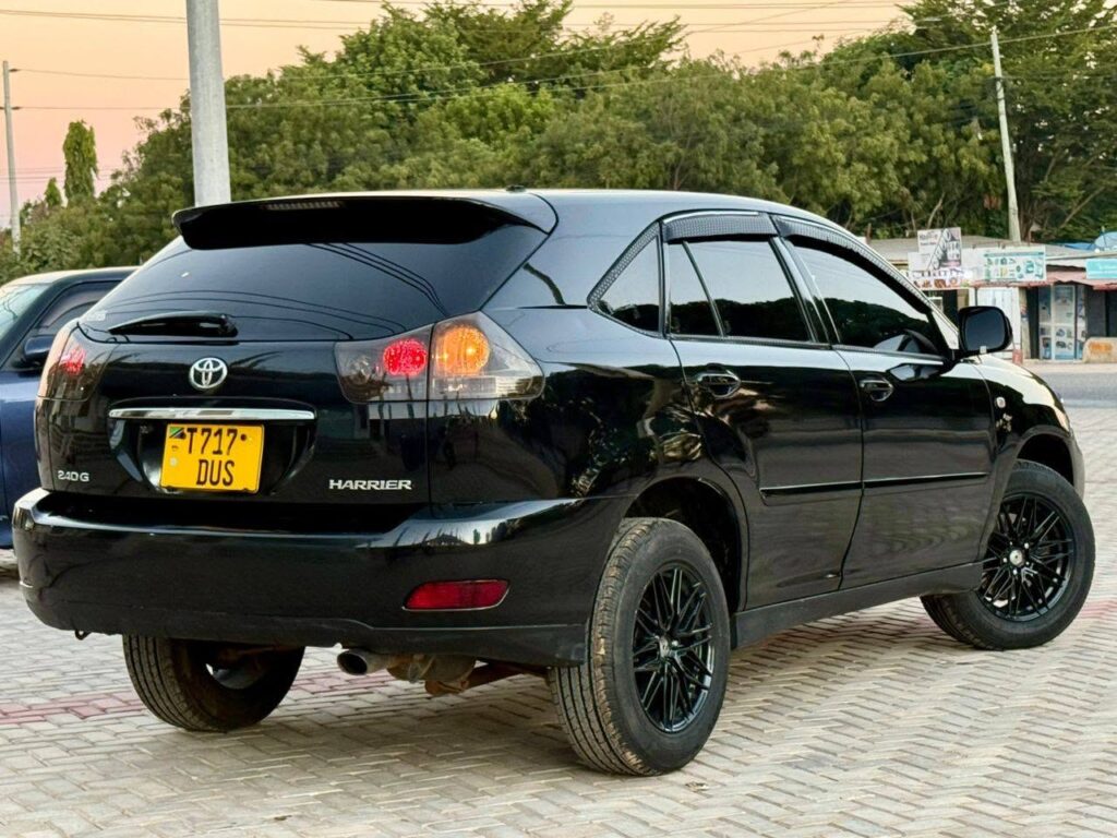 Toyota Harrier bei poa sokoni Tabora Tanzania