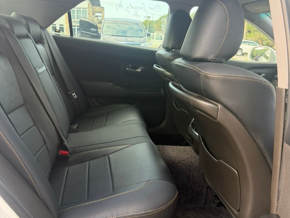 Toyota Crown bei poa sokoni Dar es Salaam Tanzania