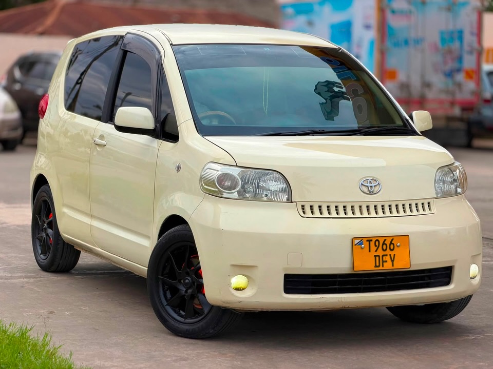 Magari Porte 2005 lipo Dar es Salaam