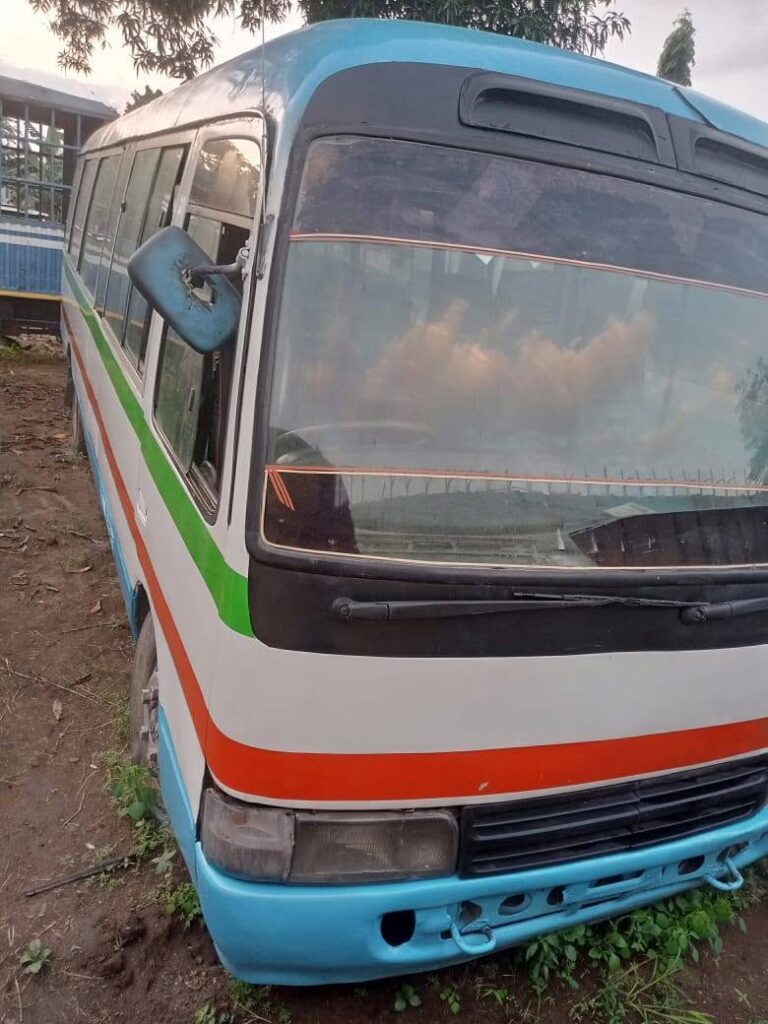Magari Coaster 1990 lipo Dar es Salaam