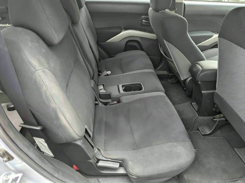 Mitsubishi Outlander bei poa sokoni Dar es Salaam Tanzania