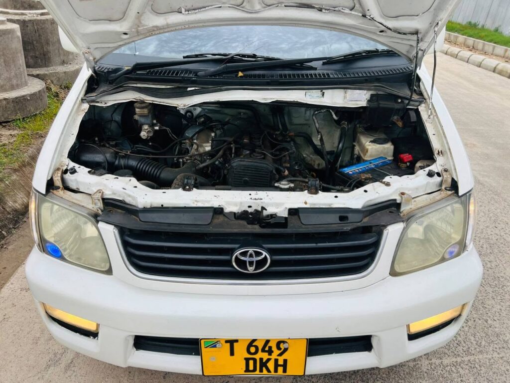 Toyota Noah bei poa sokoni Dar es Salaam Tanzania