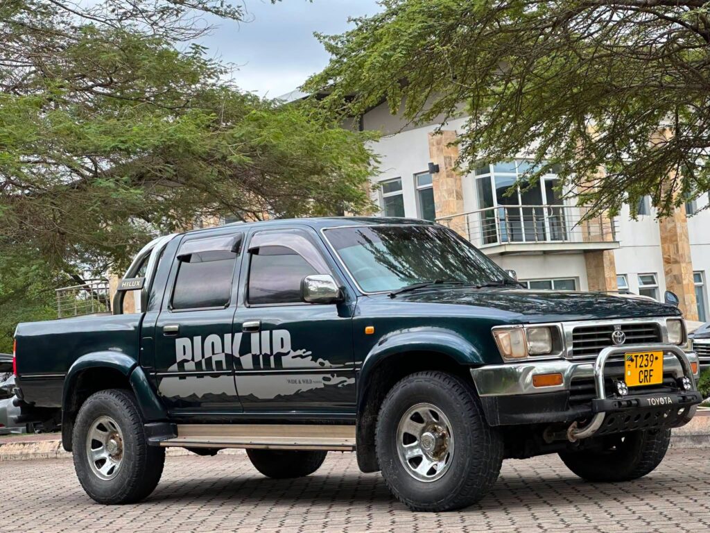 Magari Hilux 1995 lipo Dar es Salaam