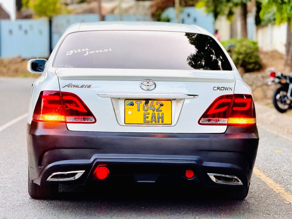 Toyota Crown bei poa sokoni Mwanza Tanzania