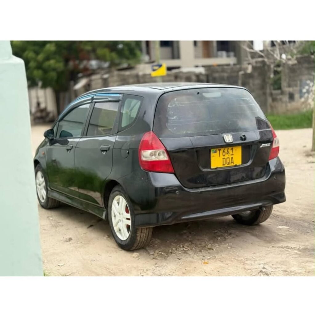 Magari Sokoni Honda Fit ya Bei Poa 2005