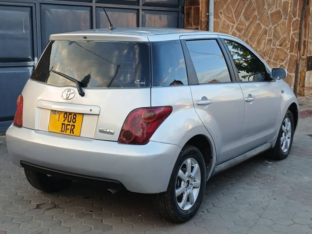 Toyota IST bei poa sokoni Dar es Salaam Tanzania