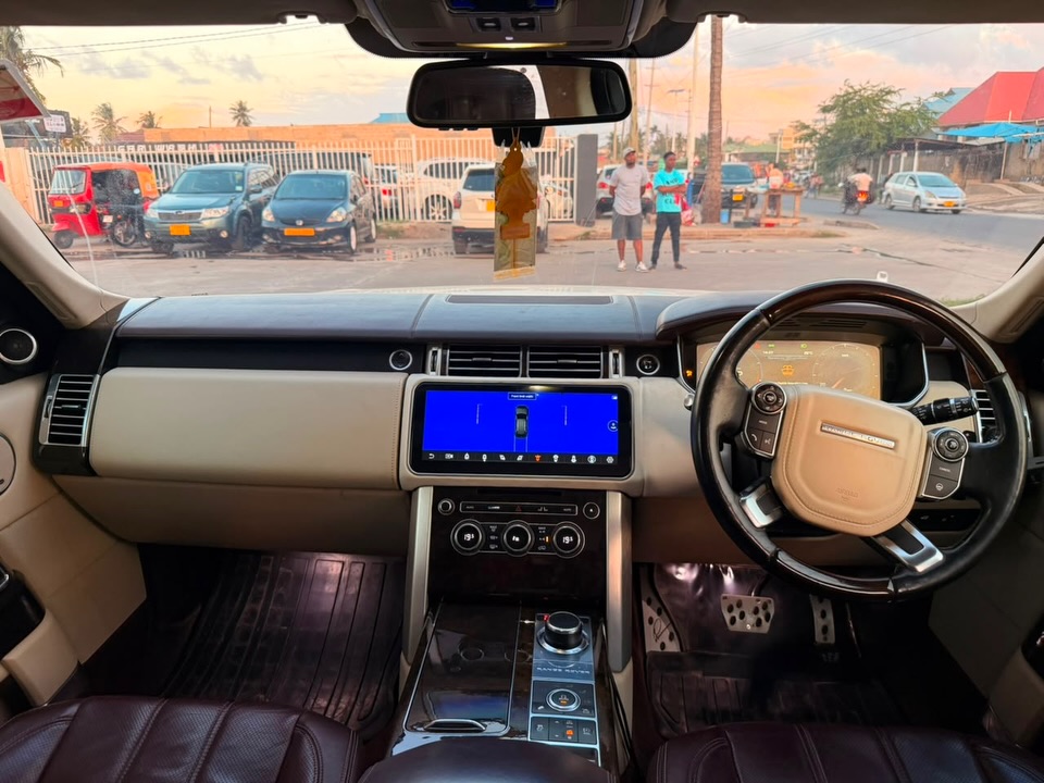 Land Rover Range Rover bei poa sokoni Dar es Salaam Tanzania