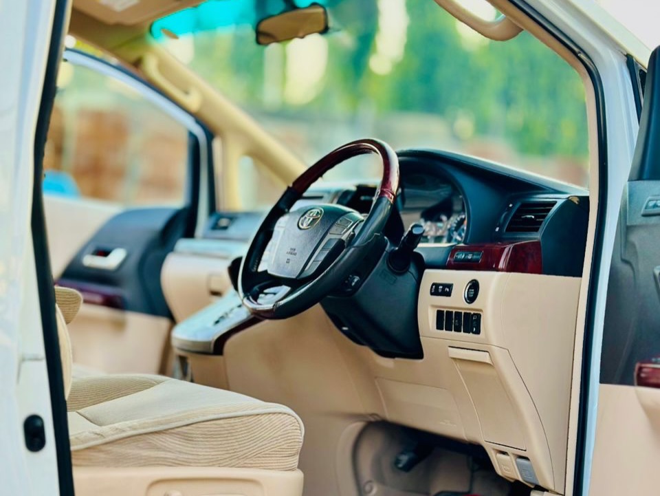 Toyota Alphard bei poa sokoni Mwanza Tanzania