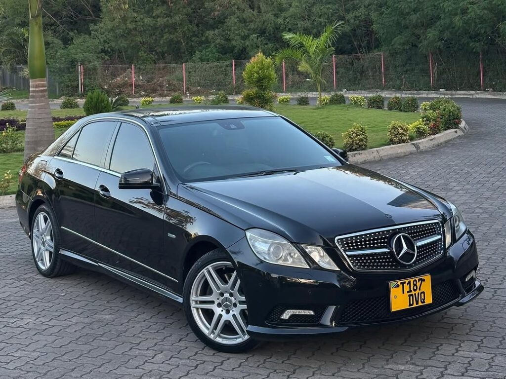 Magari E-Class 2011 lipo Dar es Salaam