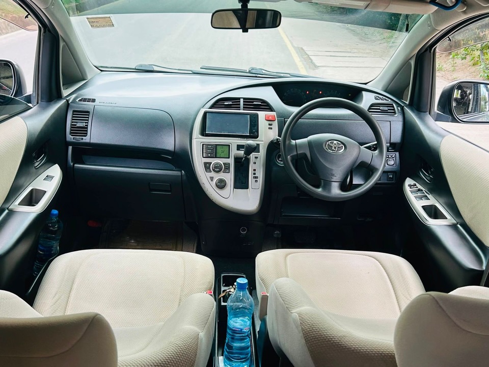 Toyota Ractis bei poa sokoni Dar es Salaam Tanzania