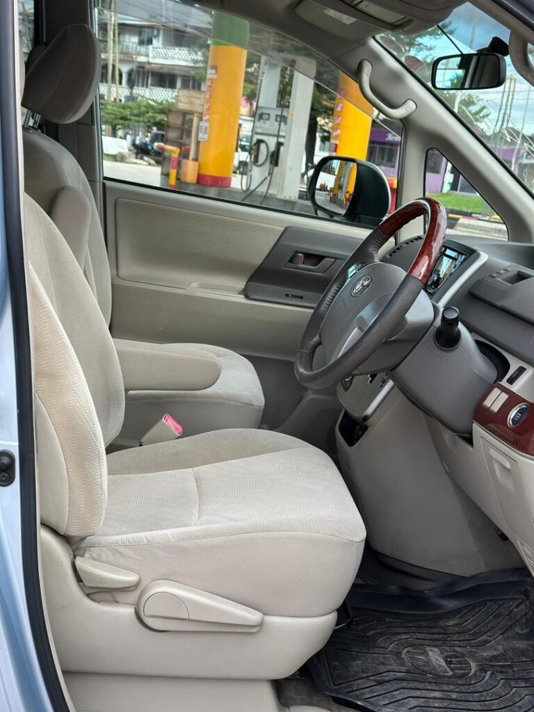 Toyota Noah 2011 for Sale in Dar es Salaam