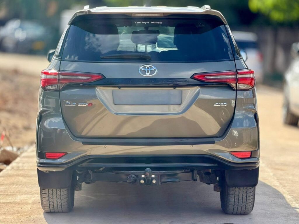 Magari Fortuner 2023 lipo Dar es Salaam