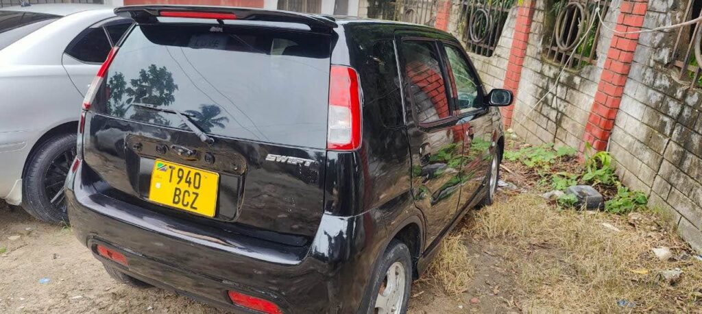 Magari Swift 2004 lipo Dar es Salaam