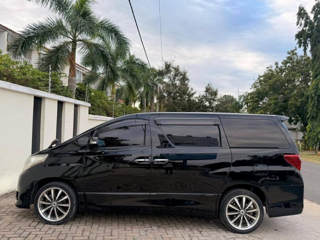 Toyota Alphard bei poa sokoni Dar es Salaam Tanzania