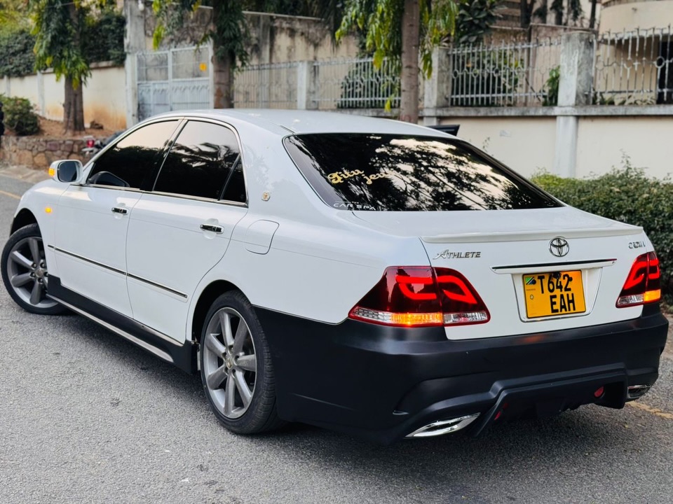 Magari Used Toyota Crown 2006 Mwanza Tanzania