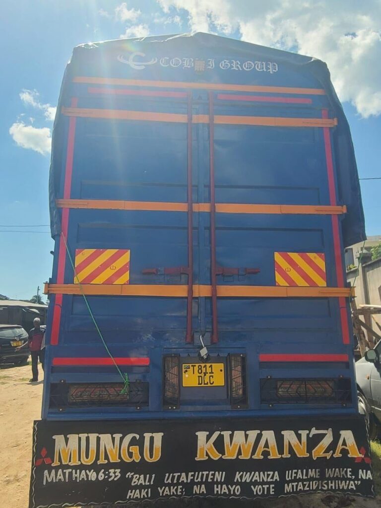 Magari Fuso 2008 lipo Dar es Salaam