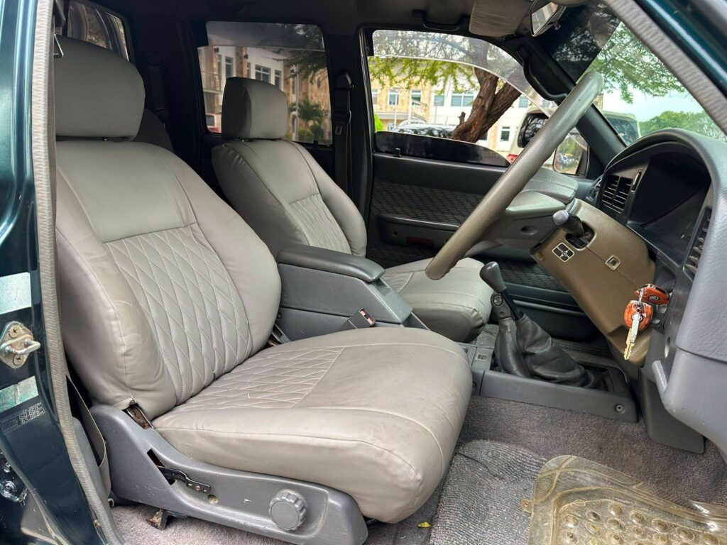Toyota Hilux bei poa sokoni Dar es Salaam Tanzania