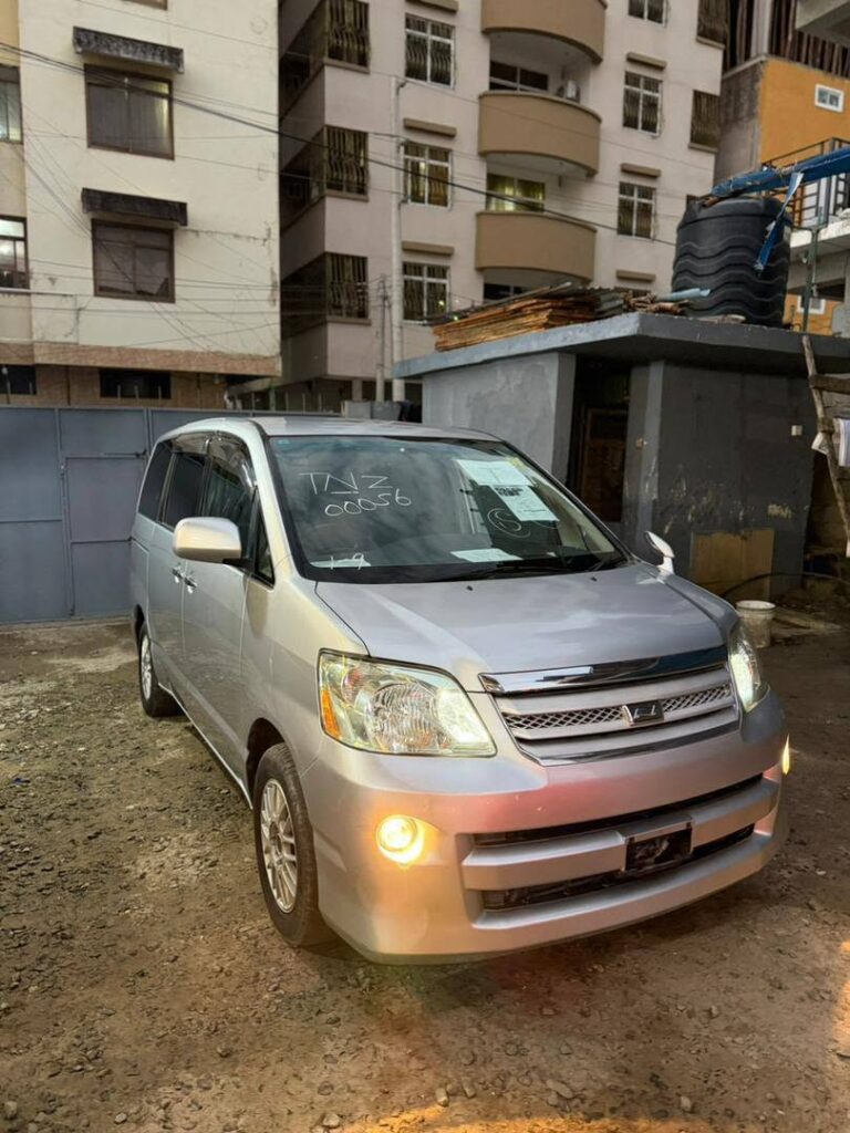 Price Toyota Noah 2007 for Sale in Dar es Salaam