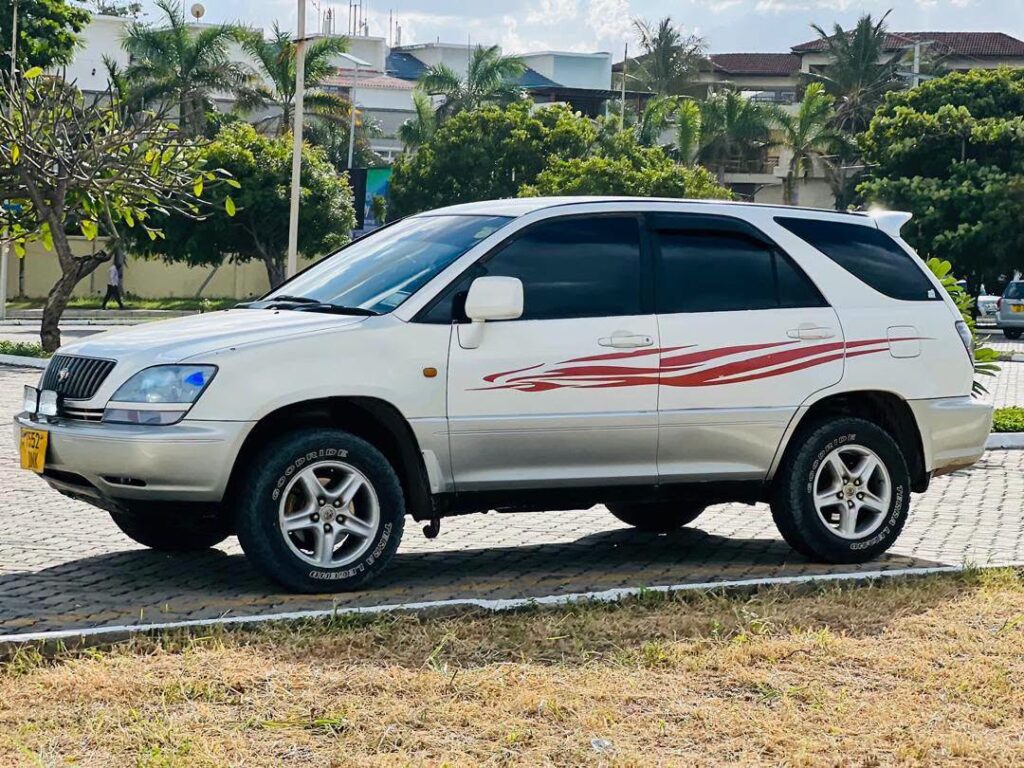 Price Toyota Harrier 2000 for Sale in Dar es Salaam