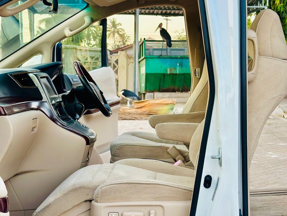 Magari Sokoni Toyota Alphard ya Bei Poa 2008