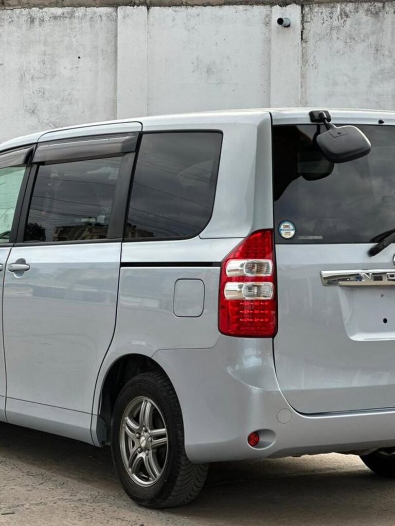 Used Toyota Noah 2011 for Sale in Dar es Salaam