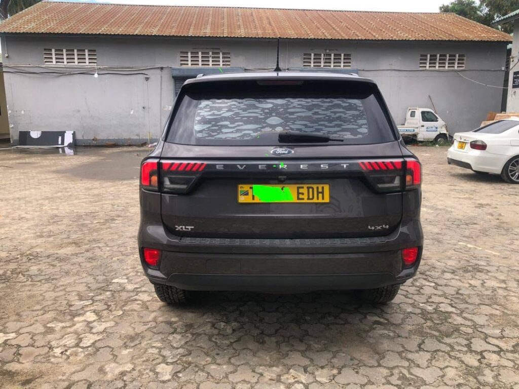 Magari Sokoni Ford Everest ya Bei Poa 2023