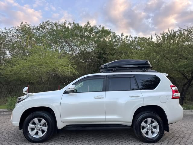 Toyota Land Cruiser Prado 2016 for Sale in Dar es Salaam