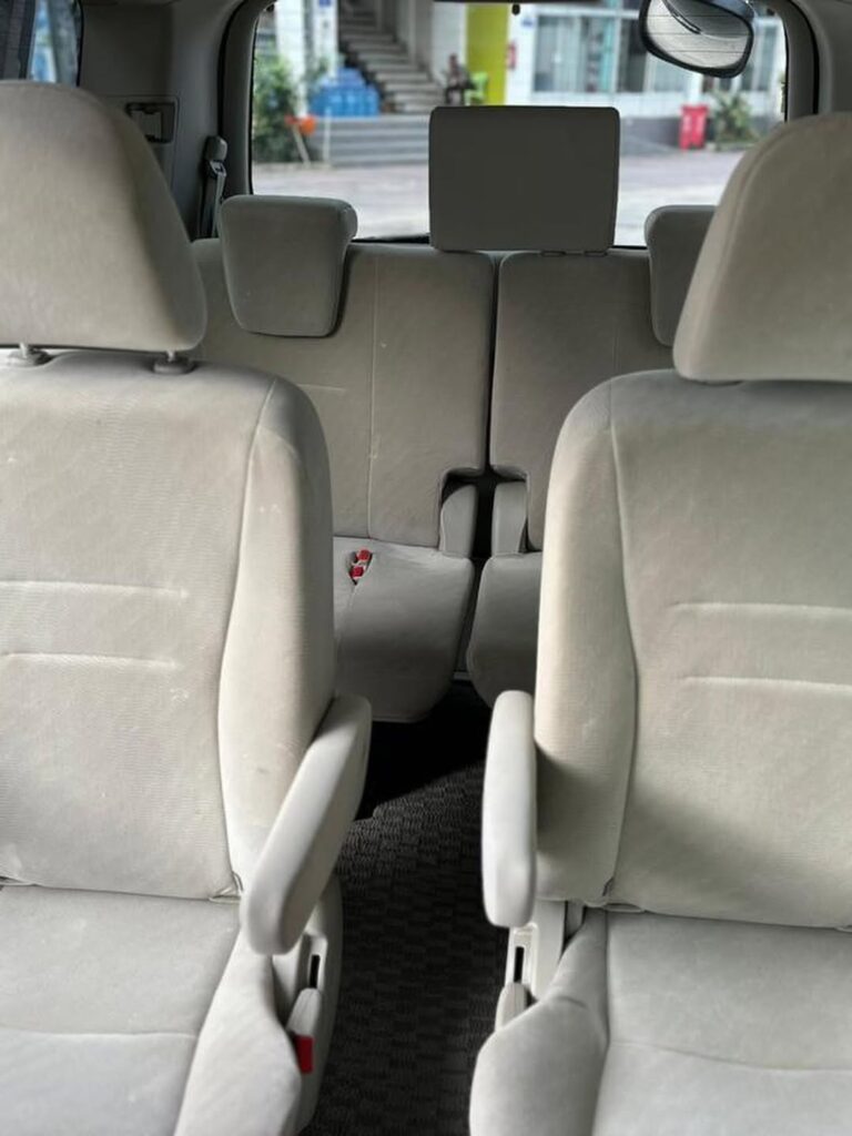 Price Toyota Noah 2011 for Sale in Dar es Salaam