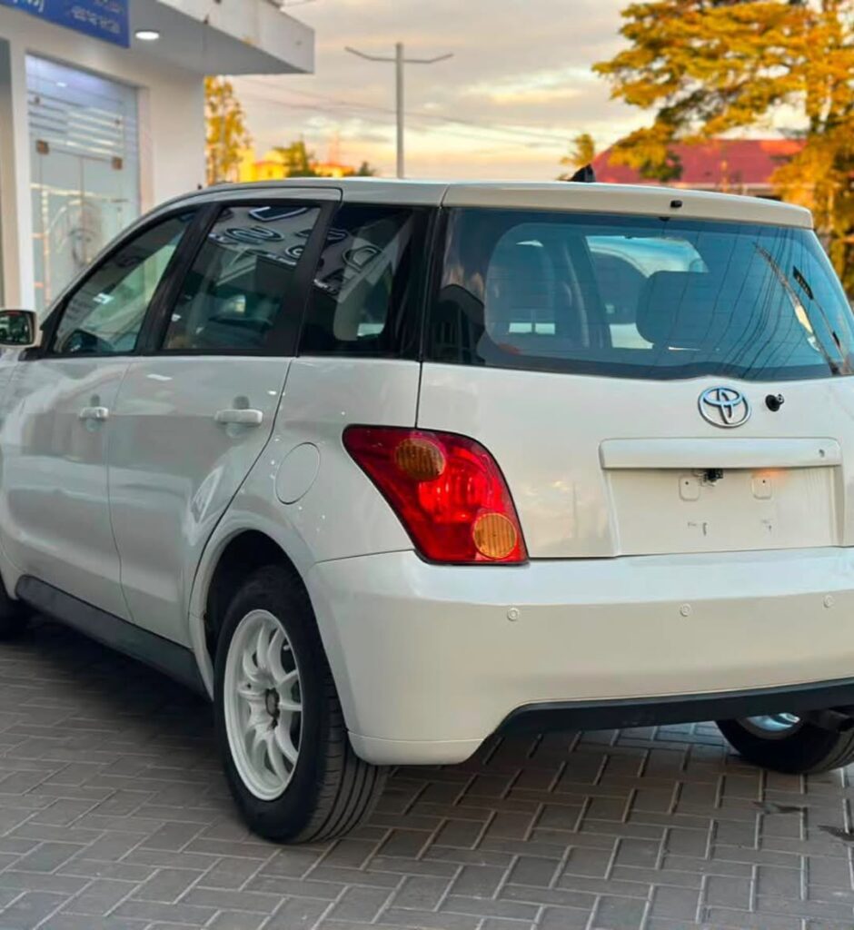 Price Toyota IST 2004 for Sale in Dar es Salaam