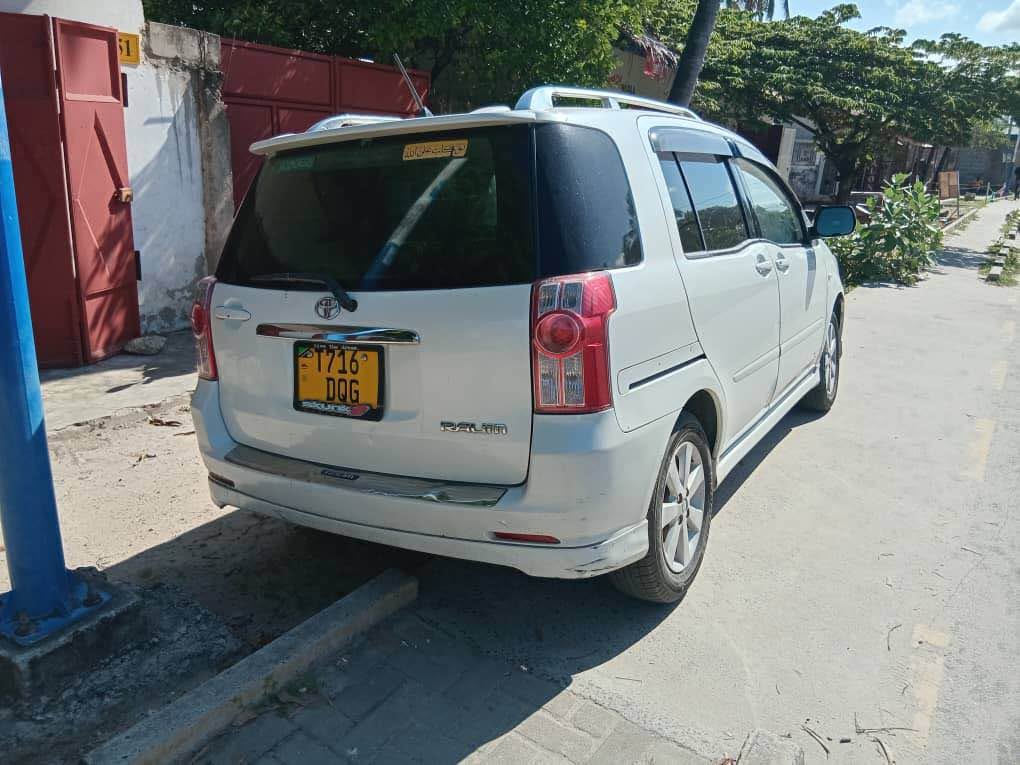 Toyota Raum 2005 for Sale in Dar es Salaam