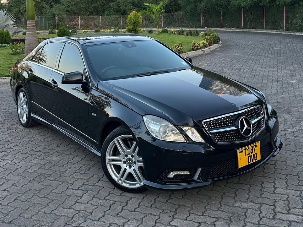 Benz E-Class bei poa sokoni Dar es Salaam Tanzania
