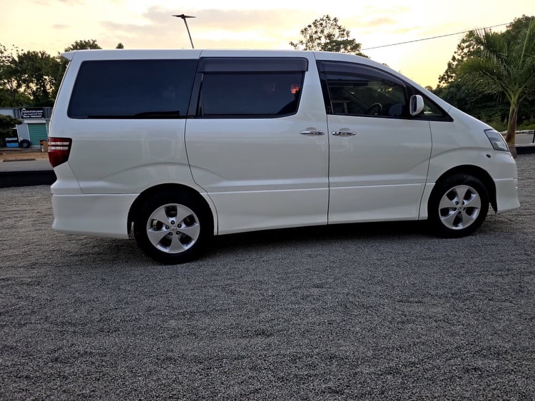 For Sale Toyota Alphard 2004 in Mwanza