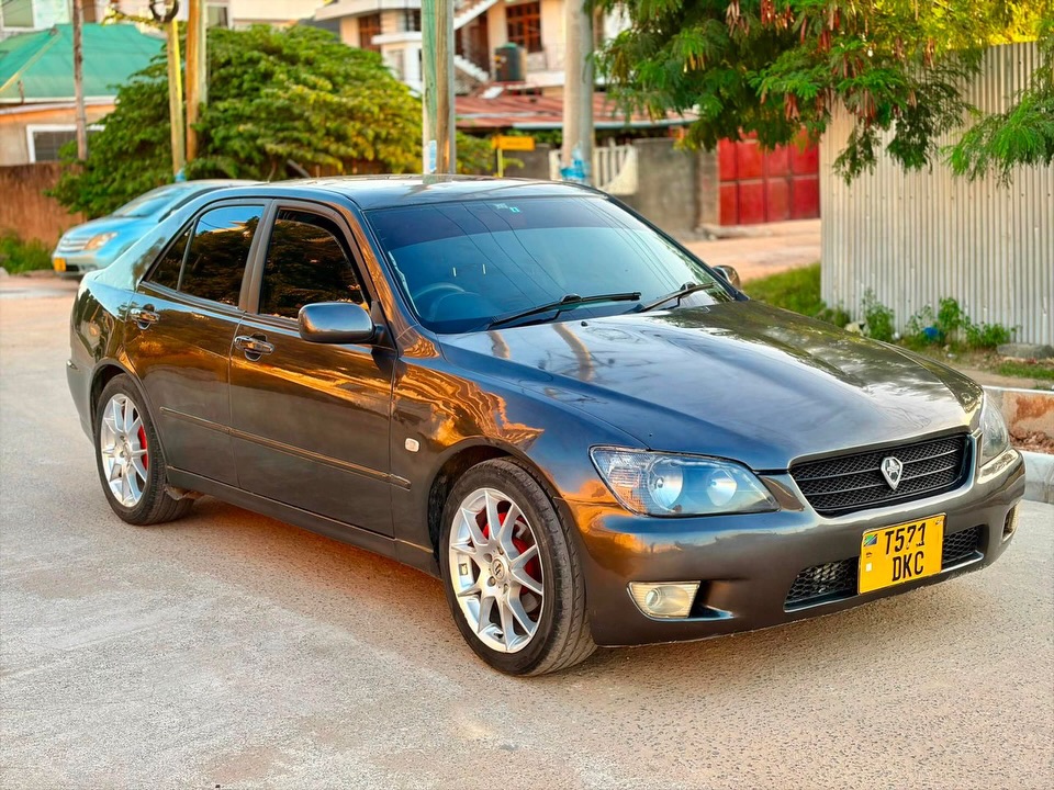 Magari Altezza 2003 lipo Dar es Salaam