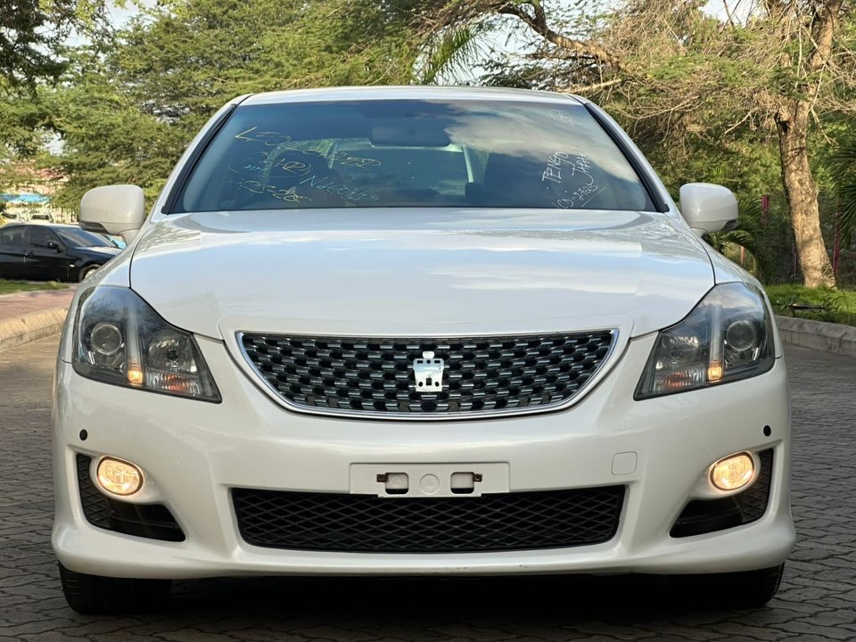 Magari Crown 2009 lipo Dar es Salaam