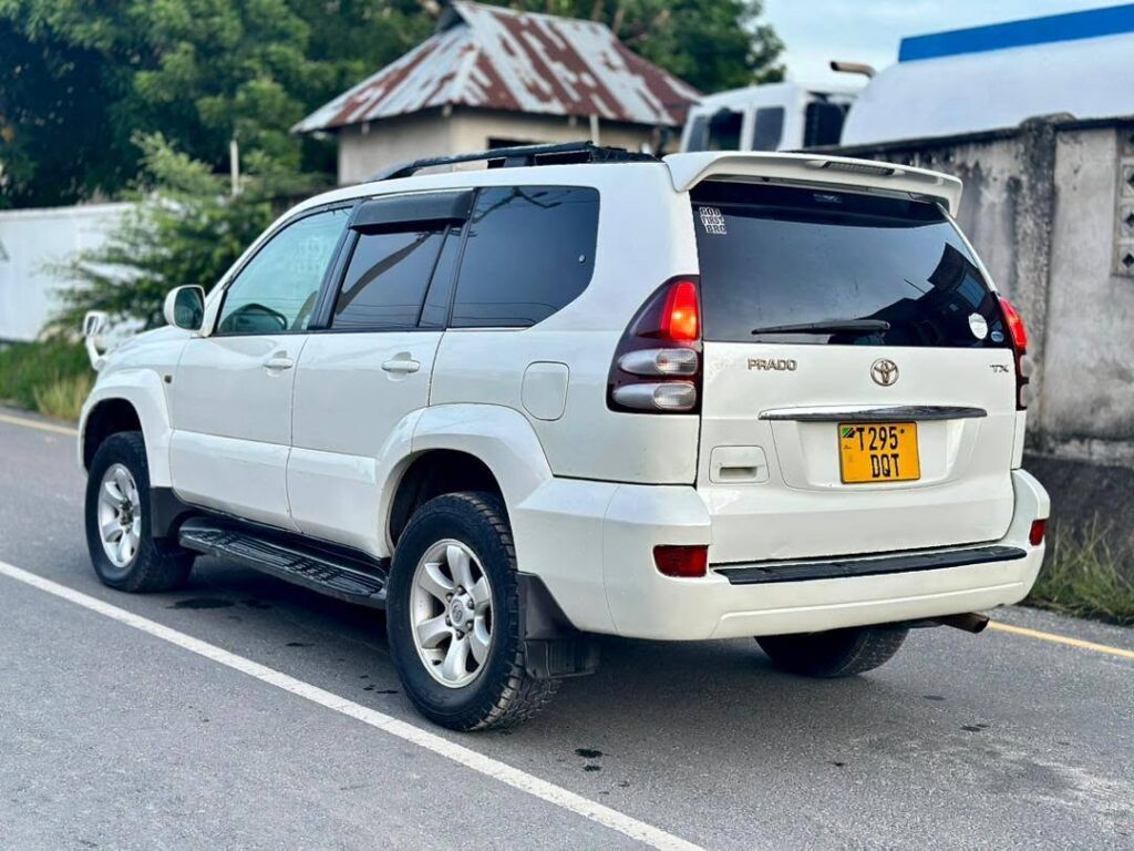 Magari Used Toyota Land Cruiser Prado 2006 Dar es Salaam Tanzania